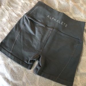 Alphalete R6 Shorts - Grey